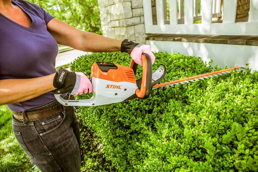 How to pick a good battery power homeowner hedge trimmer