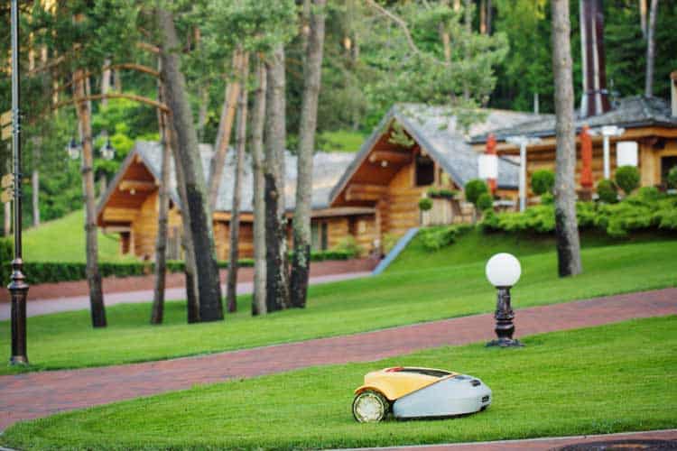 battery-powered-technolodgy-for-landscaping